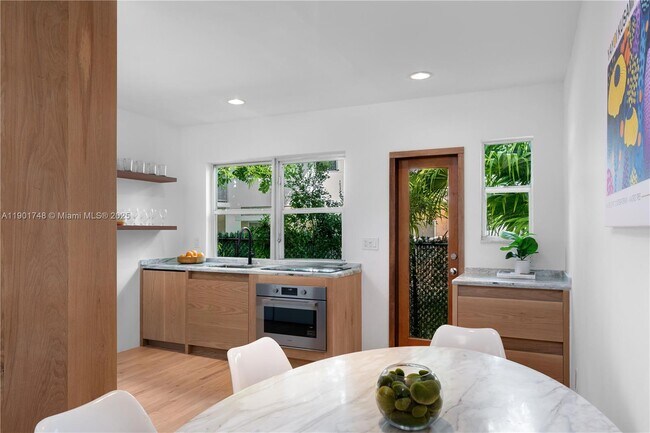 Building Photo - 226 Jefferson Ave