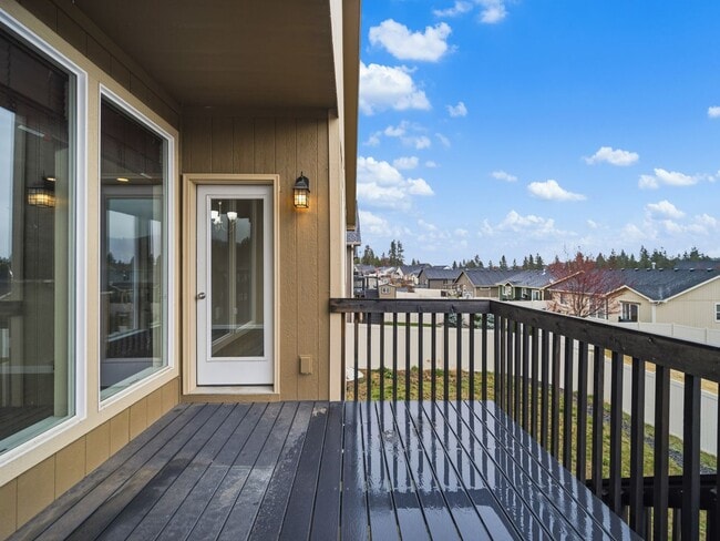 Building Photo - Spacious 5-Bedroom Home with Private Yard & Parking in Spokane