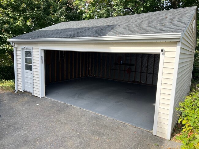 Building Photo - 18 Wessels Pl