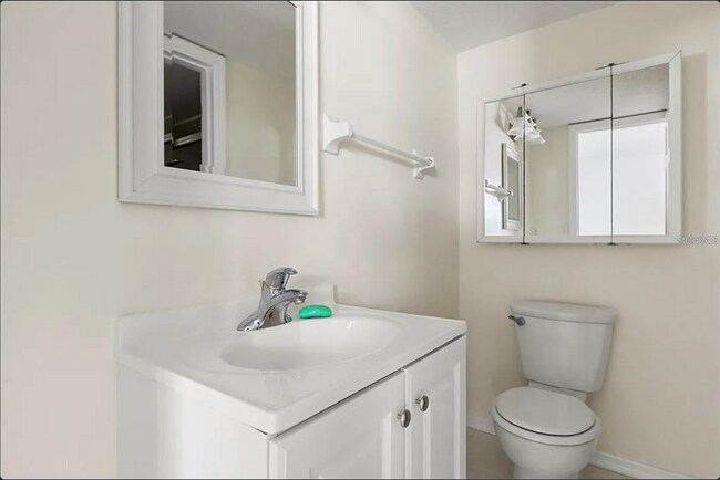 Building Photo - Rental Unit in Daytona Beach offering easy access to major roadways including I-95 and I-4