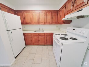 Building Photo - 1 br, 1 bath Condo - 12 Houston Ter Unit J