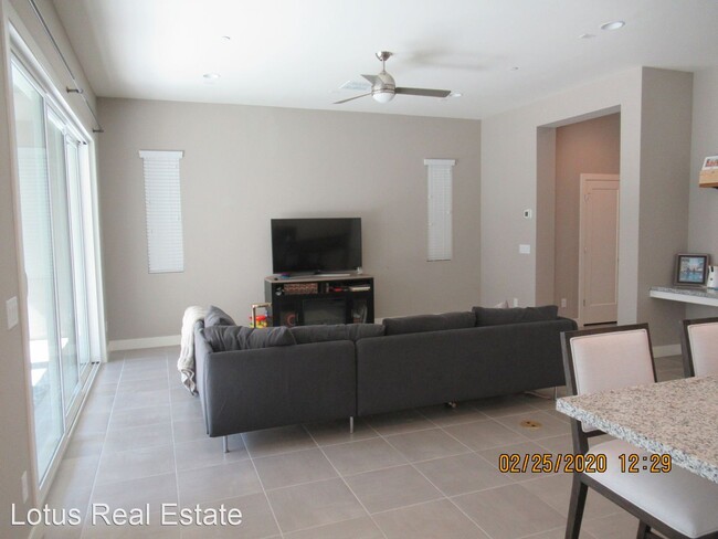 Building Photo - 3 br, 2.5 bath House - 6815 E Orion Dr