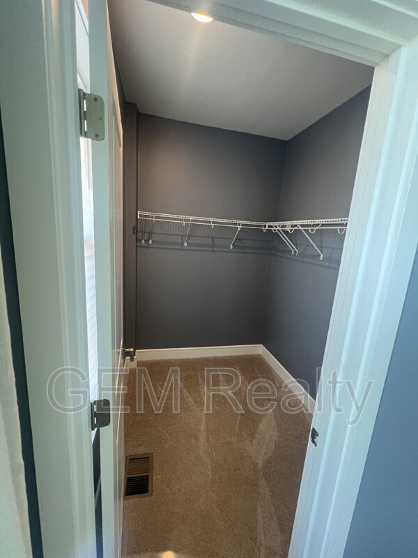 Building Photo - 42710 Darala Dr