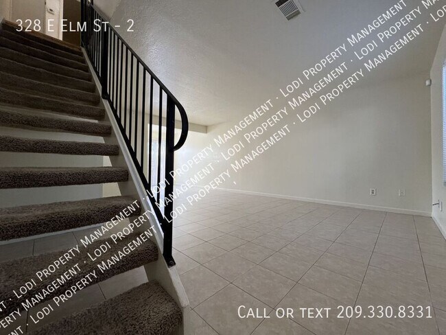 Primary Photo - 328 E Elm St