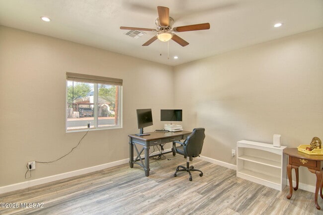 Building Photo - 3304 E Elida St