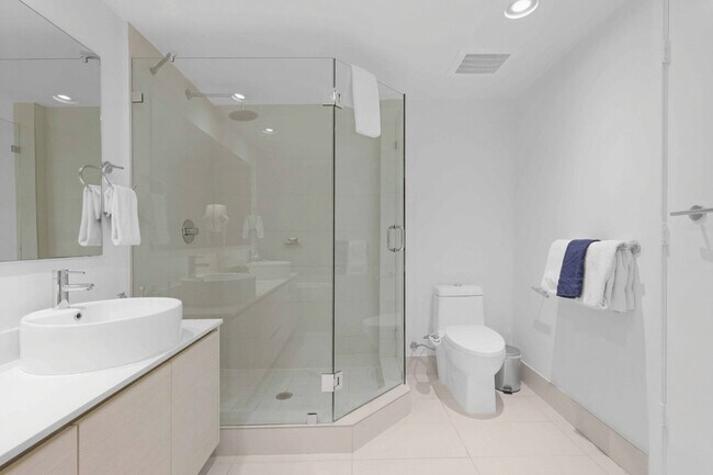 Building Photo - 2602 E Hallandale Beach Blvd