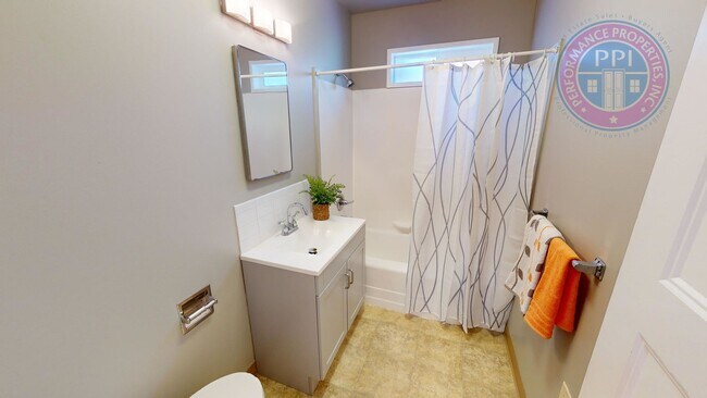 Building Photo - Great Locaton, Small Pet Negotiable w/ Pet Rent