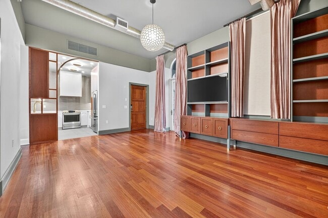 Building Photo - Available Now! High End 2 Bed 2 Bath in Luxury Building with Pool, Gym, Parking