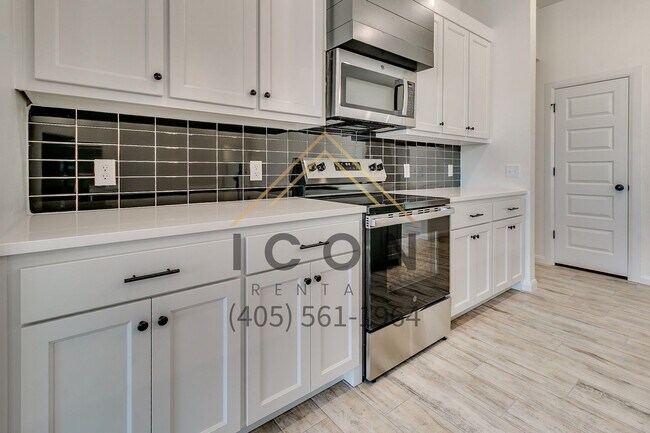 Building Photo - 8429 Stonewood Dr