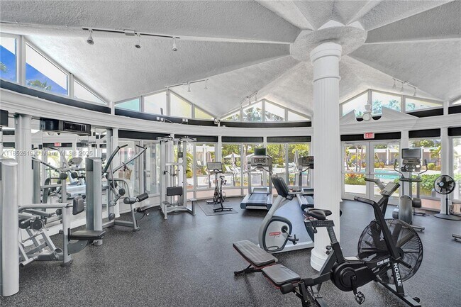Building Photo - 5055 Collins Ave