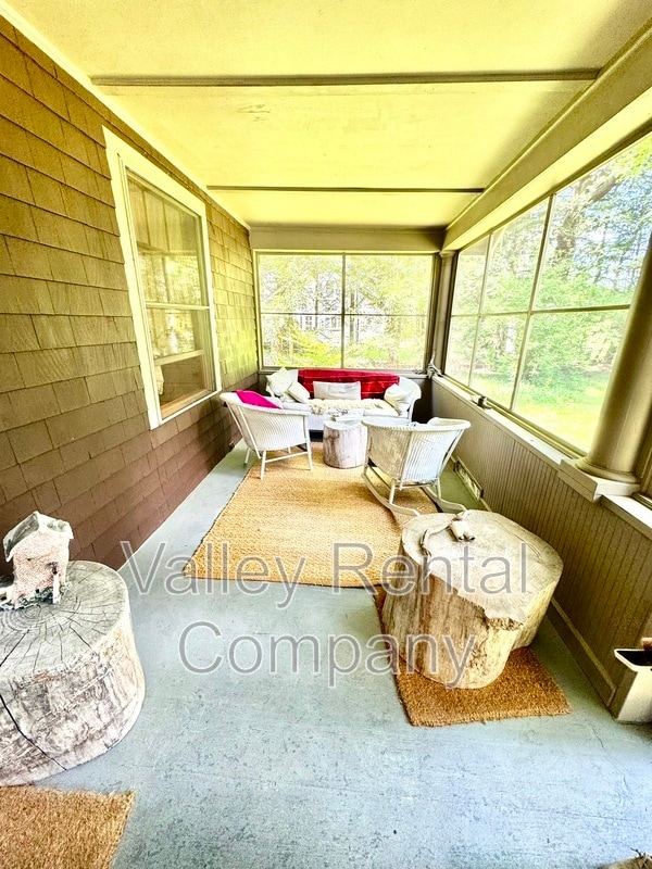 Building Photo - 323 Pelham Rd