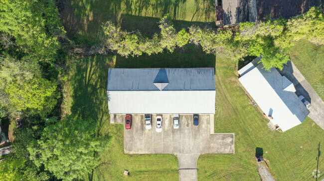 Building Photo - Colonial Square