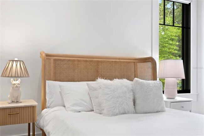 Building Photo - 319 W Frances Ave