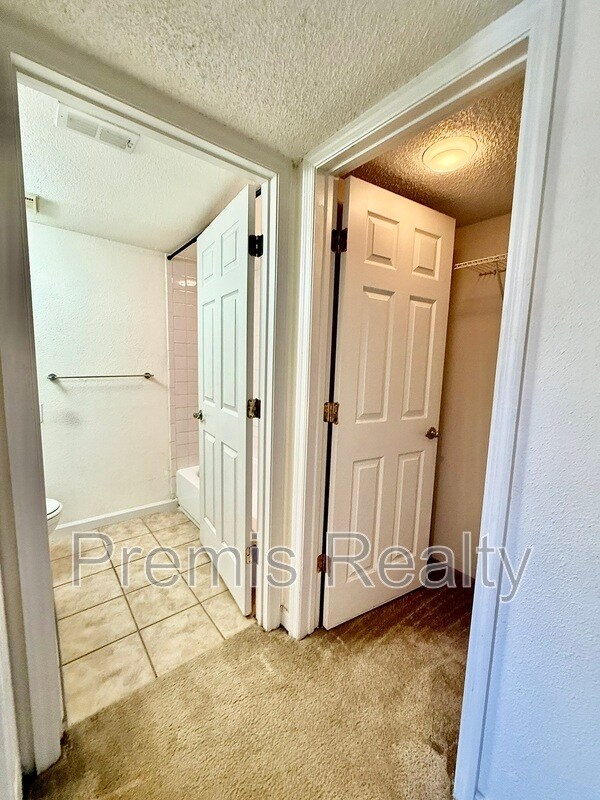 Building Photo - 2500 Winding Creek Blvd