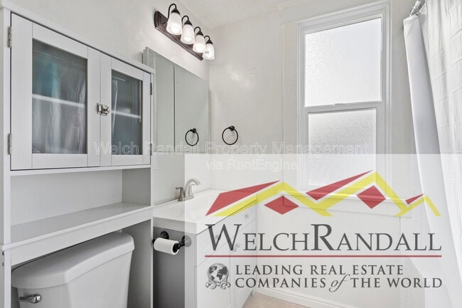 Building Photo - 825 27th St