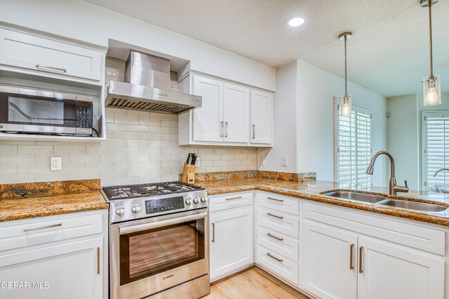 Building Photo - 6205 Brisa Del Mar Dr