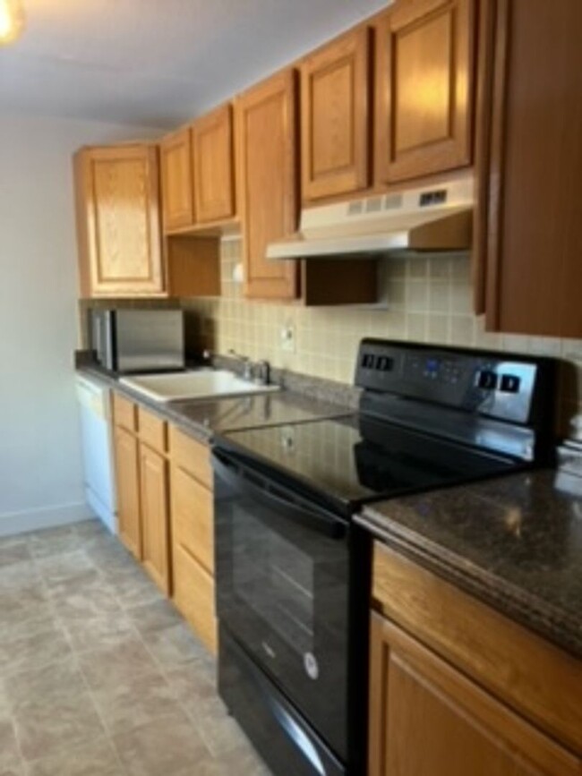 Building Photo - Littleton Rental Unit in Single Family hom...