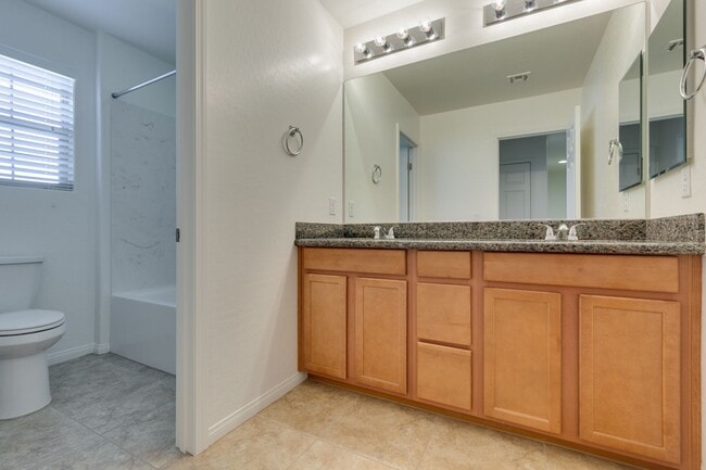 Building Photo - Gorgeous one story 4 bedroom 2 Bathroom Ho...