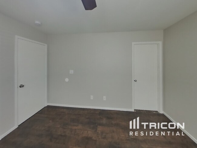 Building Photo - 494 Brompton St