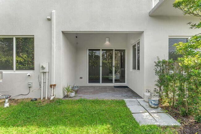 Building Photo - 610 Pioneer Way