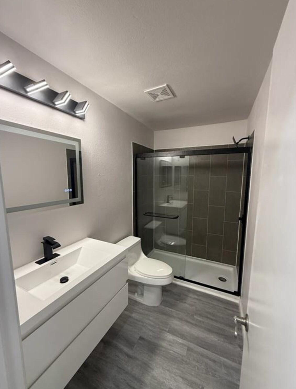 Building Photo - 34051 Silver Lantern St