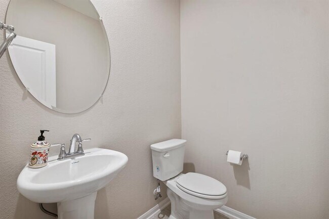 Building Photo - 113 Copper Lily Dr