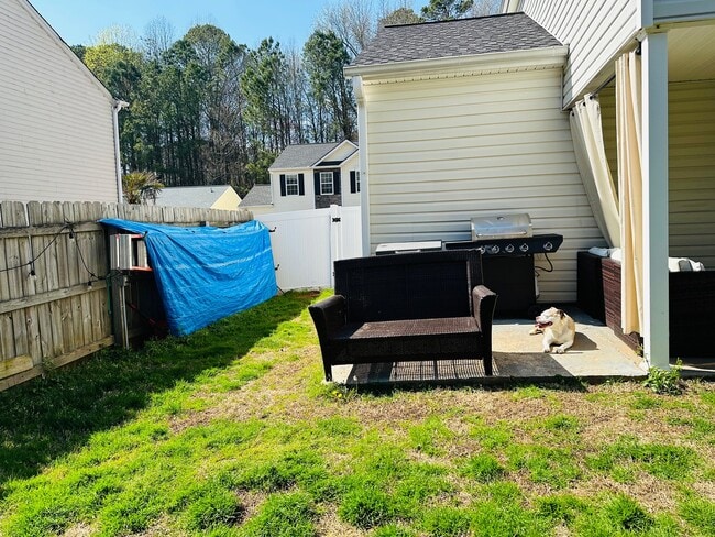 Building Photo - 208 Oak Grove Way