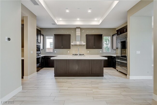 Building Photo - 64 Grey Feather Dr