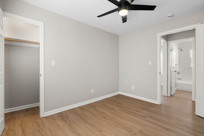 Building Photo - Westwood and Adams Duplex Apartments