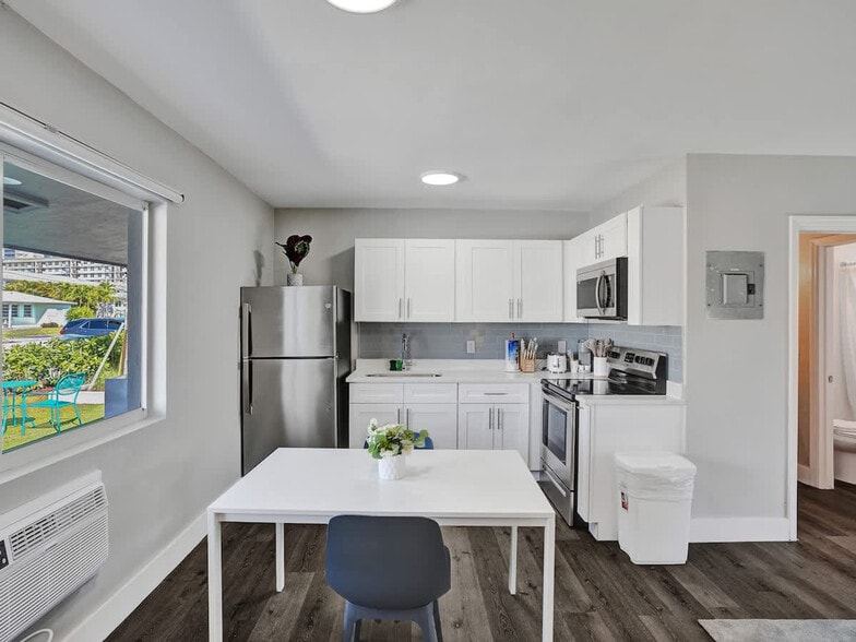 Building Photo - 3204 NE 9th St