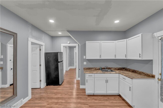 Building Photo - 3900 W 33rd St