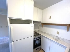 Building Photo - 55+ COMMUNITY - 1BR/1BA AVAILABLE FOR RENT...