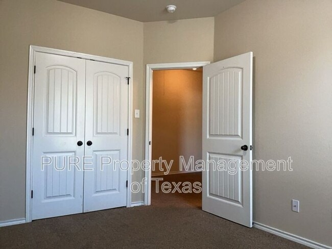 Building Photo - 215 N College St