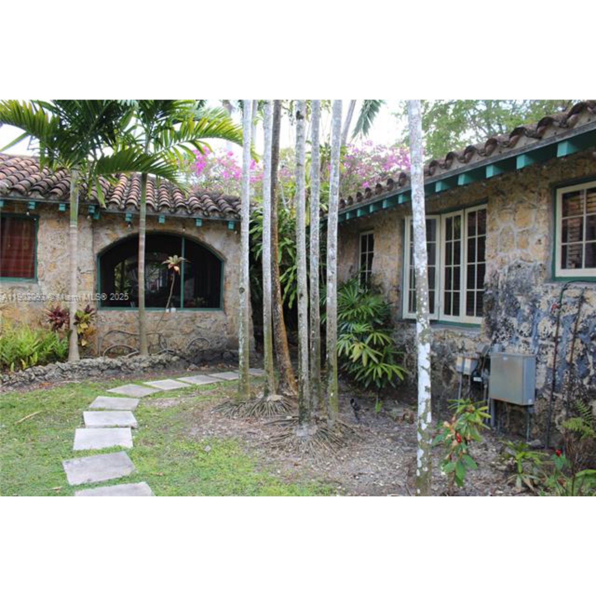 Building Photo - 1301 Milan Ave