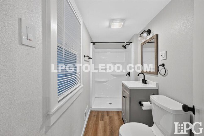 Building Photo - 2428 Bucklew Dr