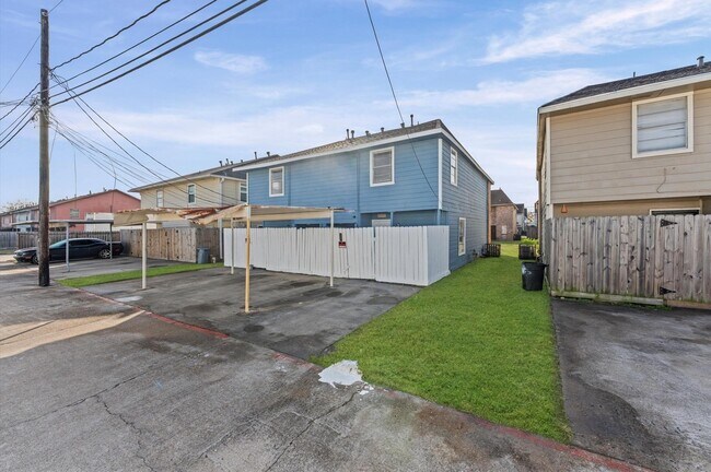 Building Photo - 12206 Ormandy St