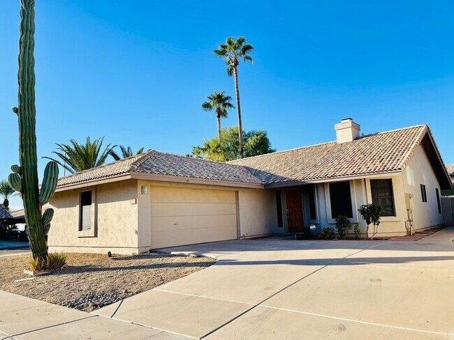 Building Photo - ADORABLE 3 BEDROOMS/ 2BATHS SINGLE LEVEL HOME!!