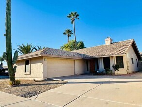 Building Photo - COMING SOON! ADORABLE 3 BEDROOMS/ 2BATHS SINGLE LEVEL HOME!!