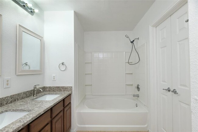 Building Photo - 17909 Maxa Dr
