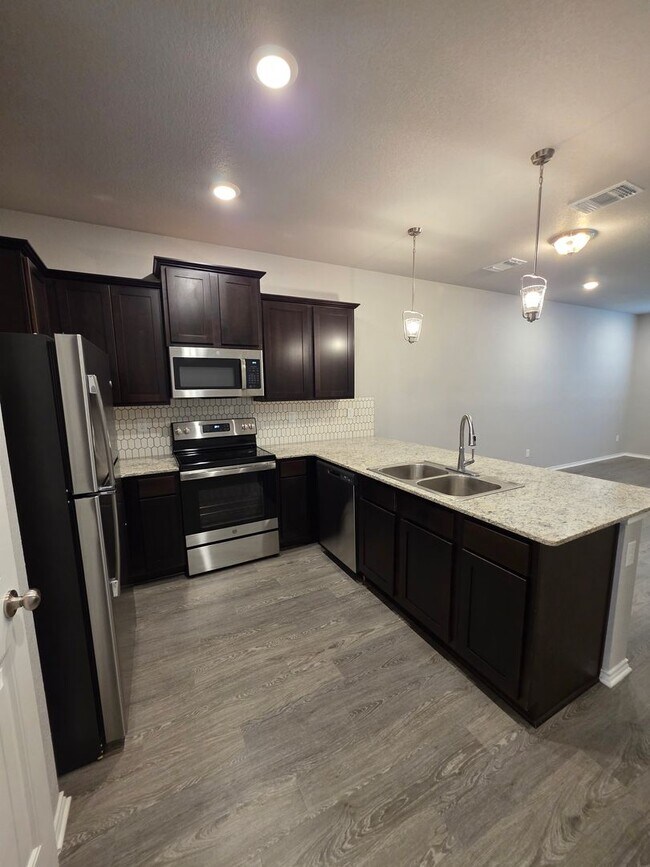 Building Photo - 3 Bedroom / 2 Bathroom Townhome – Copperas Cove - MOVE IN READY
