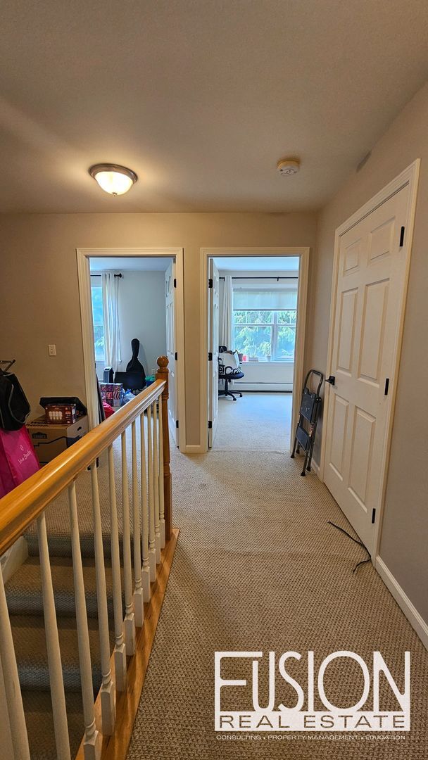 Building Photo - Bright, Modern 3 Bedroom Townhouse in Esse...
