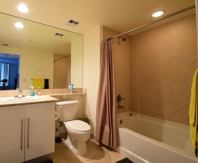 Building Photo - Two-Bedroom Residence with Bay and River V...