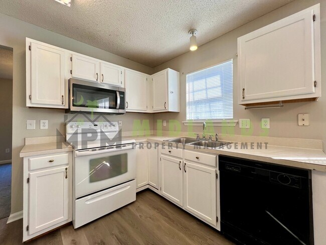 Building Photo - 5 Bridle Path Court