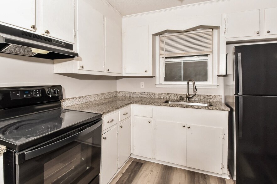 Building Photo - 4232 Shorecrest Dr