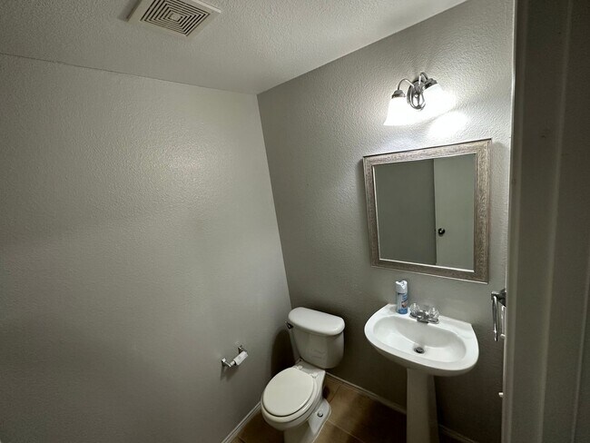 Building Photo - Beautiful Home in Stone Oak!