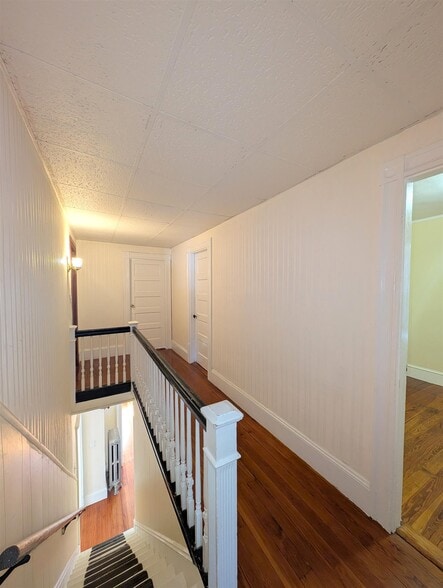 Building Photo - 58 Monument St