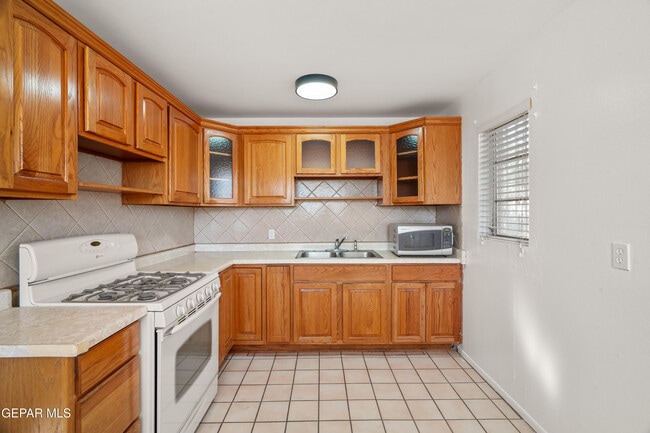 Building Photo - 255 Francis St