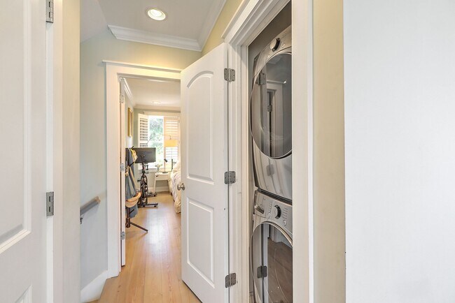 Building Photo - RARE Gem -- Downtown CHS Home!