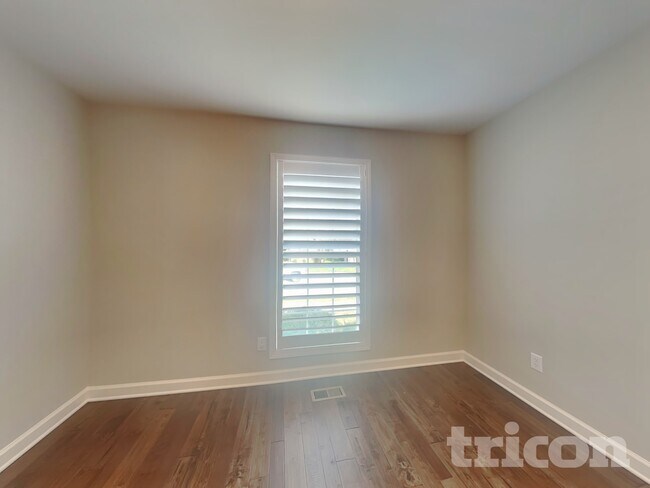 Building Photo - 424 Mya Marie Dr