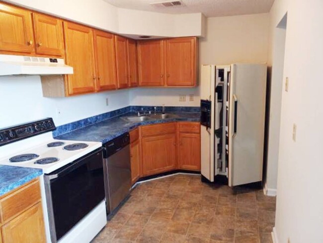 Building Photo - 6984 Huntington Woods Cir E